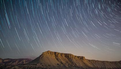 卢森堡副首相访乌时飞身拥抱乌克兰外长：直接“跳进”后者怀中