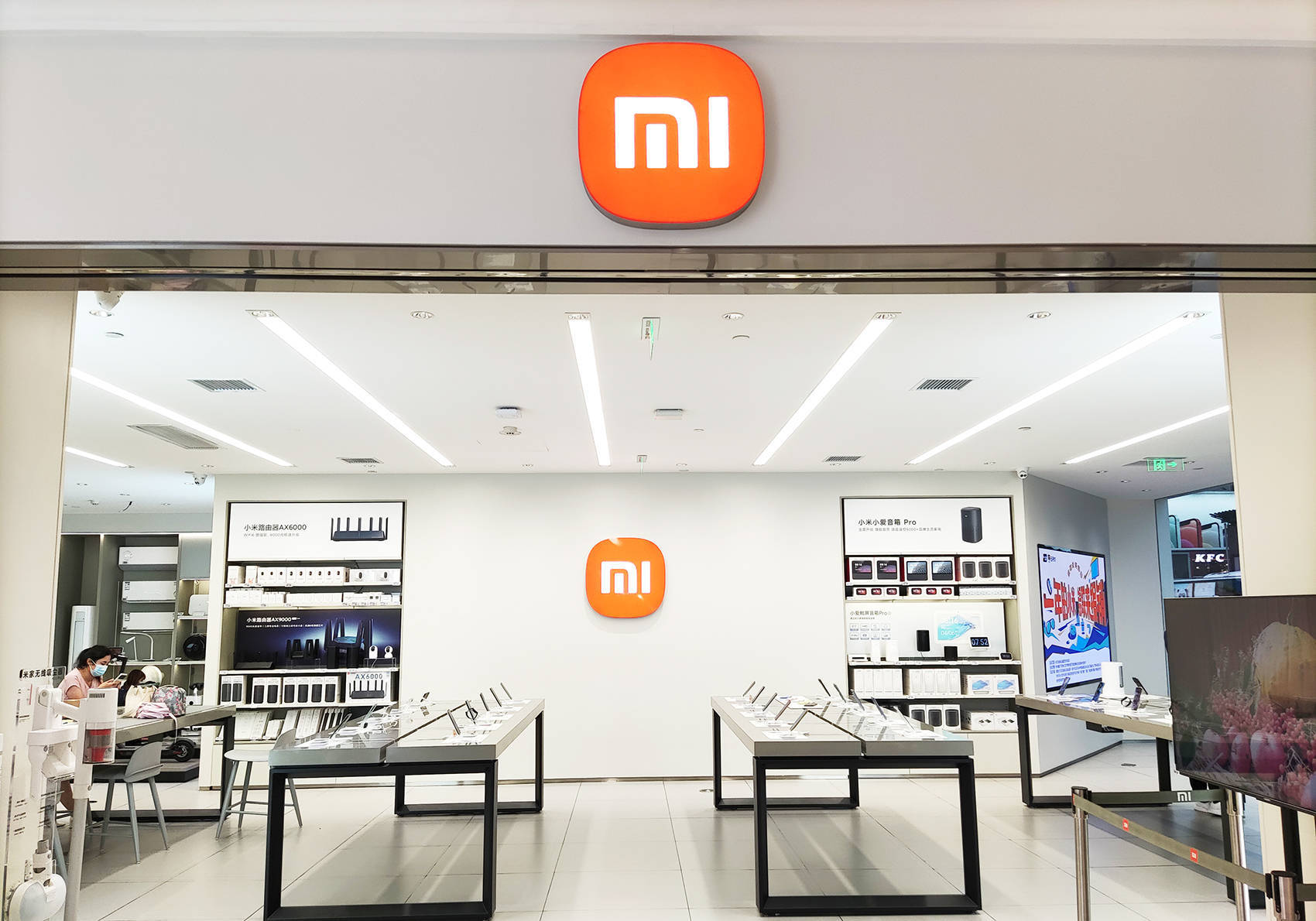 小米史上最强业绩!现金储备1516亿!小米汽车营收近100亿,雷军定下新目标