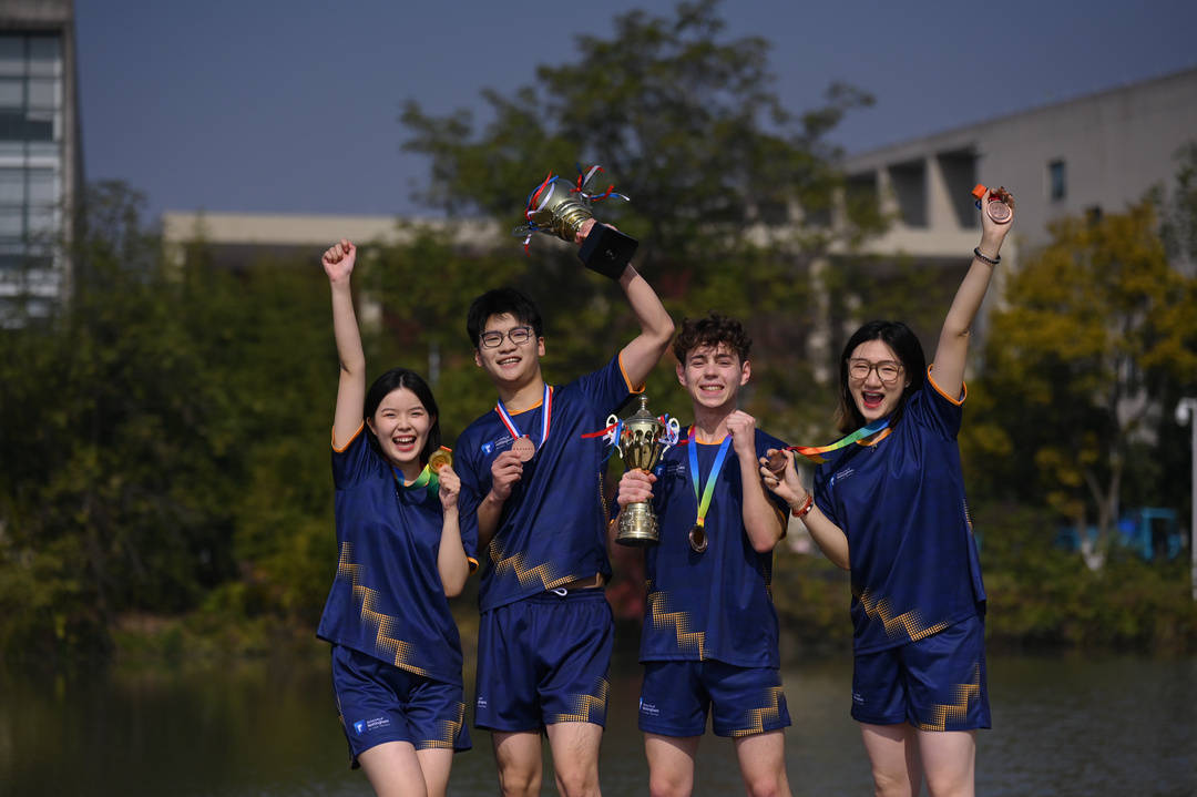 “左手科研”上顶会，“右手创业”赚自由！这名大四男生怎么做到？