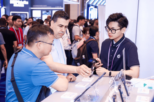 讯飞翻译机成为跨境交流“隐形盟友”:土耳其商人连购15台