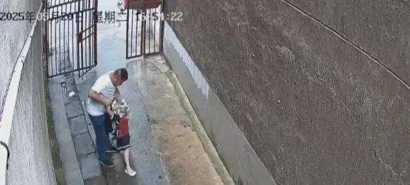 6岁女童放学途中被男子拖进小巷，警方通报：刘某某（男，38岁）已被拘留，将追究刑事责任