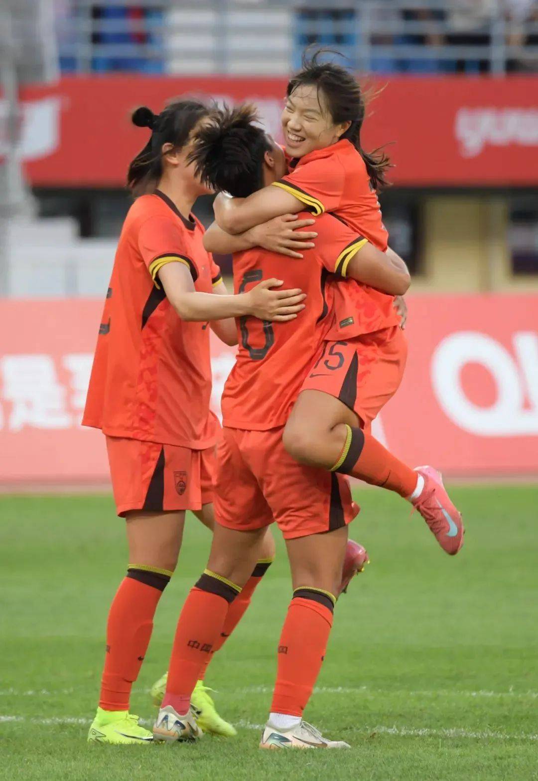 小组第一强势晋级正赛！中国U20女足8比0横扫黎巴嫩队