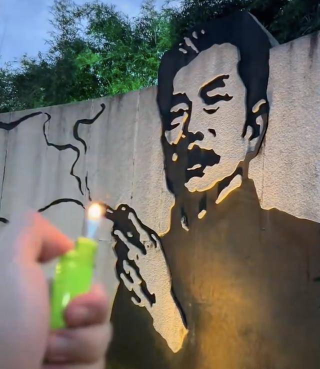 鲁迅夹烟墙画被投诉误导青少年，绍兴文旅：网友意见一致要求不用修改，不会因一人投诉就盲目更换