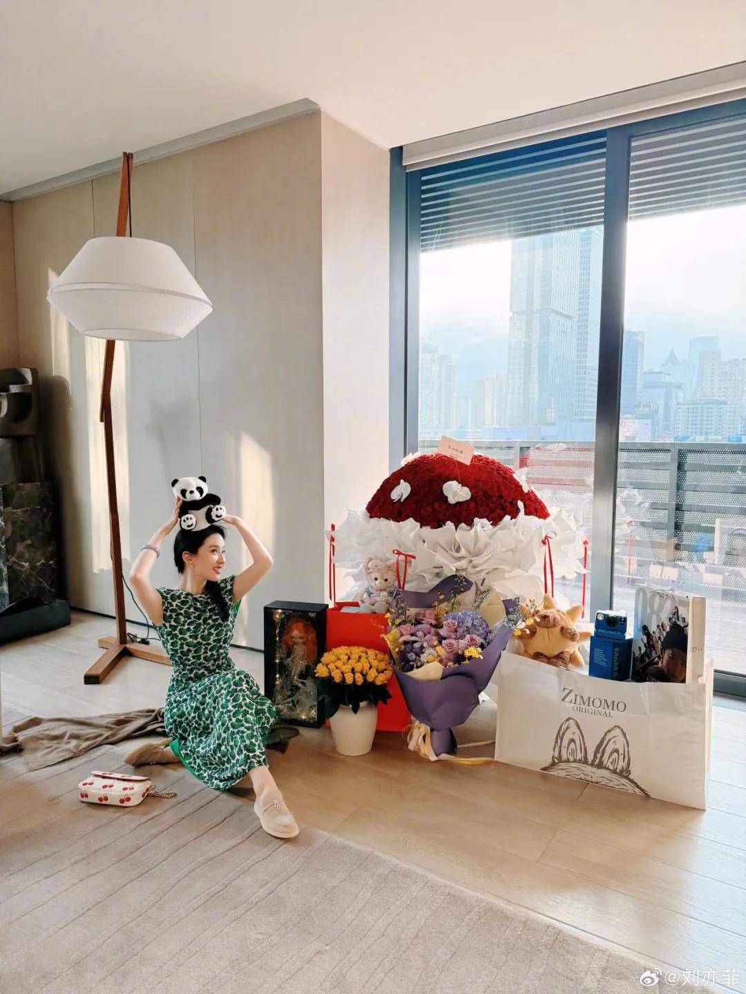 杨幂把钥匙扣扎在马尾上,瞬间实现满39减20!