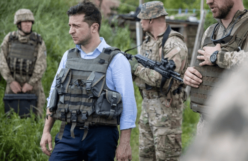 北约首次对俄资开火，无人机进入波兰？19架军机被击落，美防长打给中方，我防长划红线