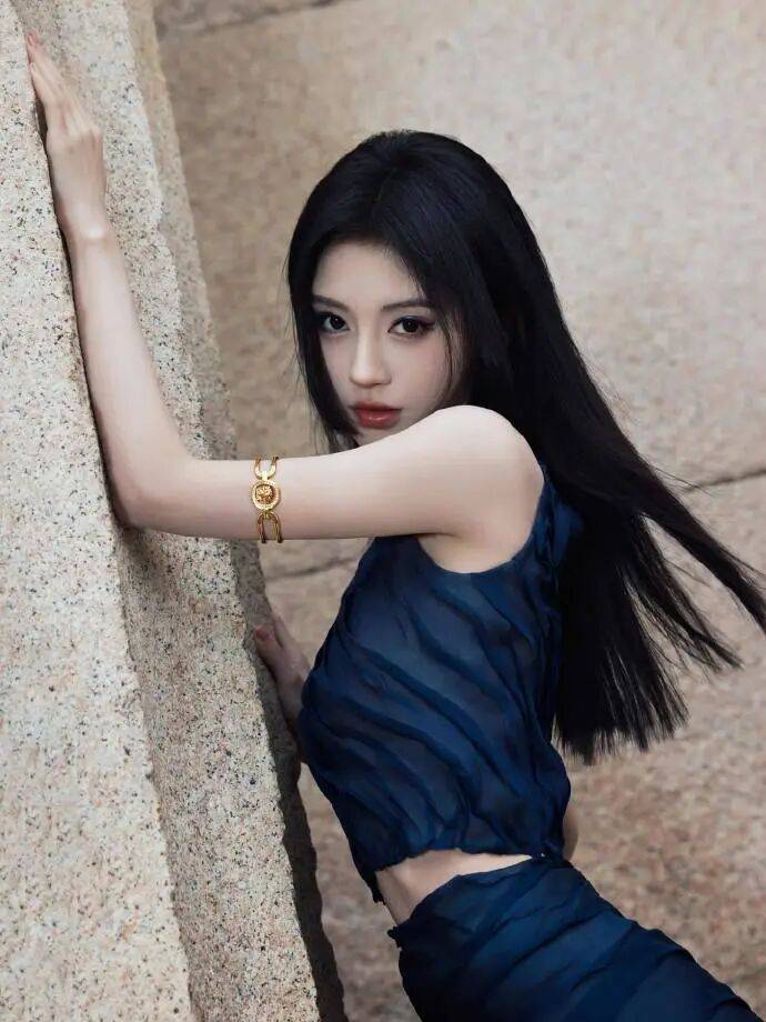 时装周上的女明星，秋冬氛围感一键封顶！