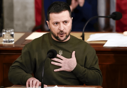 北约刚拖住俄罗斯，泽连斯基换了新打法，调转“枪口”叫板匈牙利，俄乌战场或将扩大