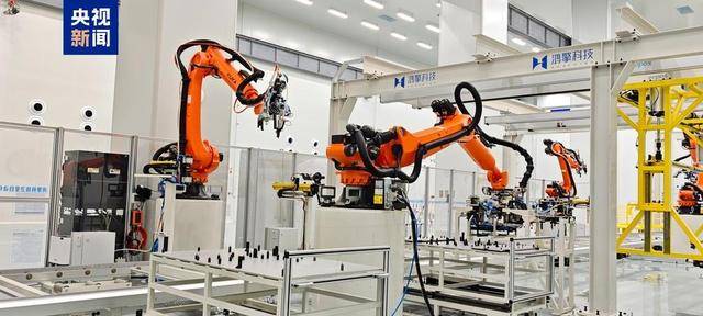 首艘、首颗、首飞！中国制造硬核实力再出圈 连续实现重大突破